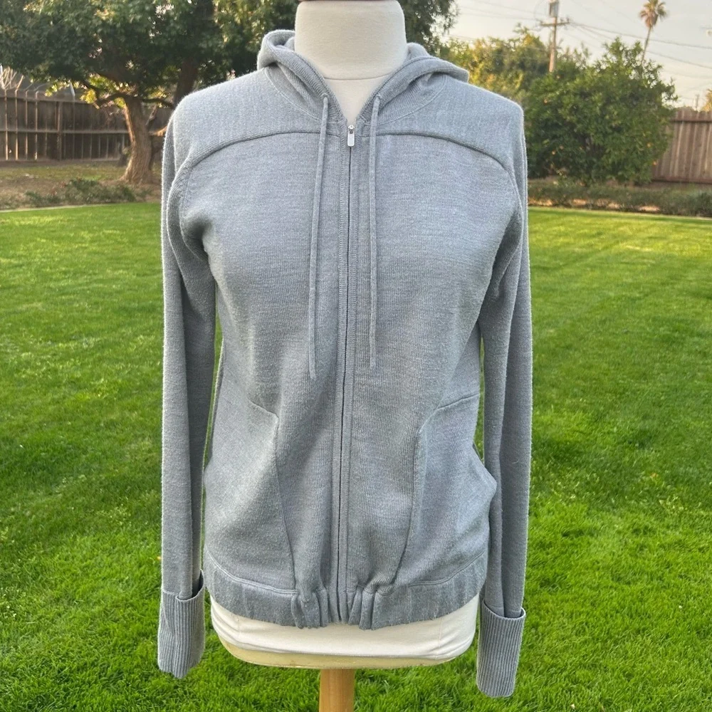 Lululemon Gray Rise & Move Hoodie Heathered Silver Drop | Size 8 / 10 EUC